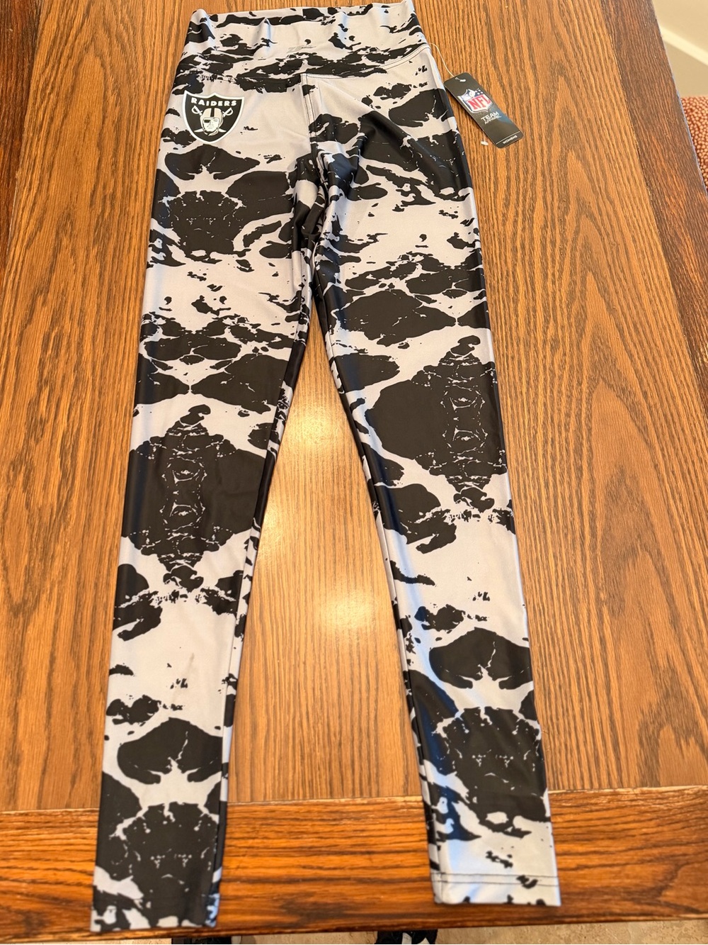 NFL Raider Women's Black & White Marble-Print Leggings